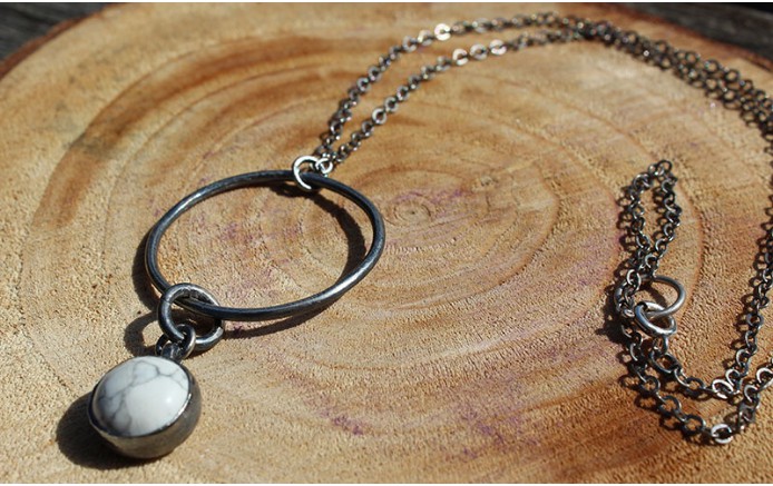white-circle-necklace